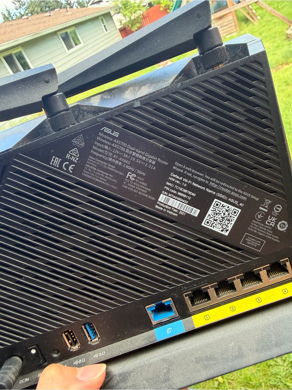 ASUS Black Wireless Router with Foldable Antennas - Picture 2 of 2